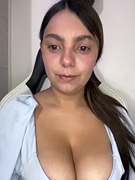 SOFIA BRIZZ online show from 04/06/26, 08:04