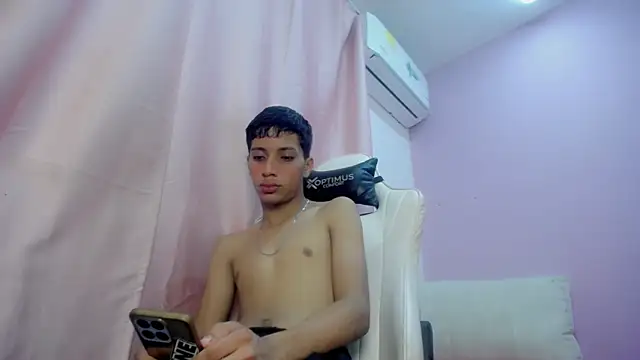 Snapshot of Yei_lee_ chatting on 04/09/26, 08:36 Yei lee online show from 04/09/26, 08:36
