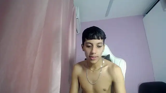 Snapshot of Yei_lee_ chatting on 05/20/26, 03:34 Yei lee online show from 05/20/26, 03:34