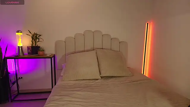 MaraStone  online show from 04/24/26, 12:46