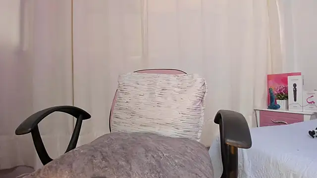 Snapshot of Abby_pink_ chatting on 04/25/26, 01:41 Abby pink online show from 04/25/26, 01:41