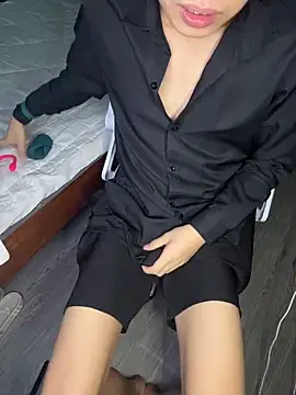 Snapshot of tuanhip chatting on 05/08/26, 02:17 tuanhip online show from 05/08/26, 02:17