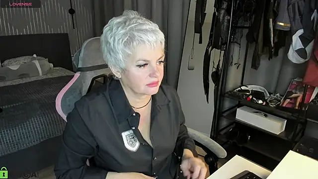 Linda Zef1r online show from 04/19/26, 01:16