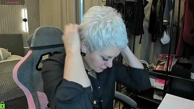 Linda Zef1r online show from 04/20/26, 01:08