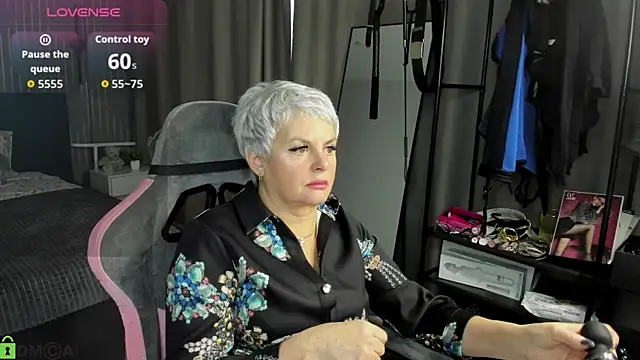 Linda Zef1r online show from 04/21/26, 01:42