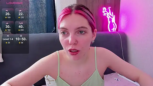 Snapshot of Marie_Reyess chatting on 04/23/26, 04:14 Marie Reyess online show from 04/23/26, 04:14
