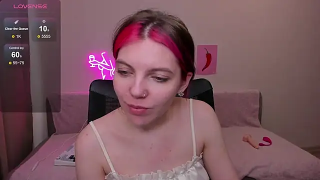 Snapshot of Marie_Reyess chatting on 05/10/26, 05:12 Marie Reyess online show from 05/10/26, 05:12
