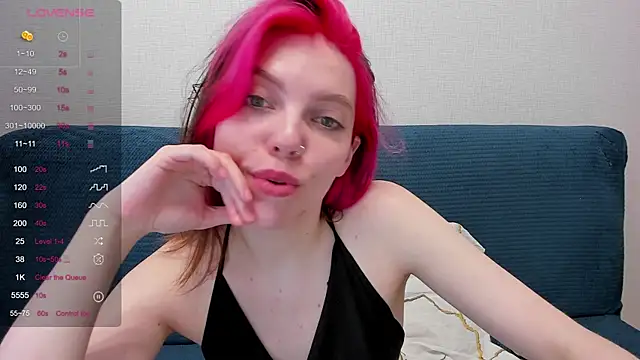Snapshot of Marie_Reyess chatting on 06/16/26, 06:05 Marie Reyess online show from 06/16/26, 06:05