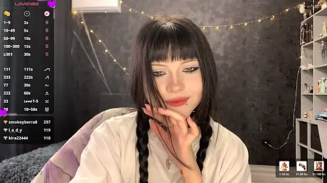 EmilyEmbears online show from 05/12/26, 06:32