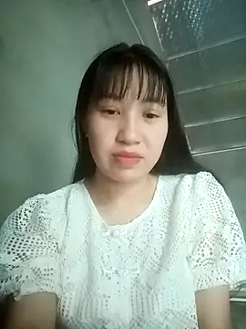 lucynguyen2 online show from 04/21/26, 01:29