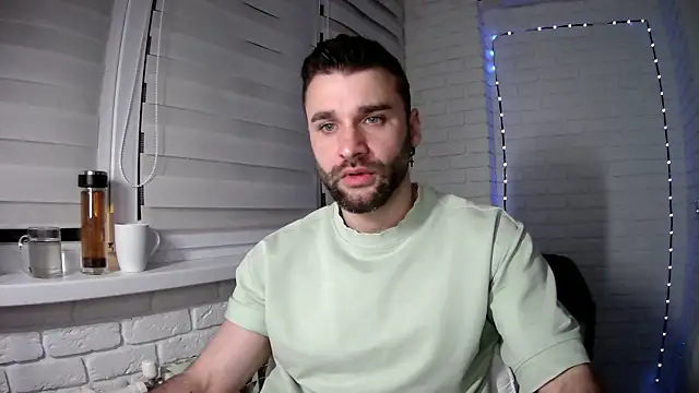 Snapshot of DaddySlava chatting on 04/18/26, 07:29 DaddySlava online show from 04/18/26, 07:29