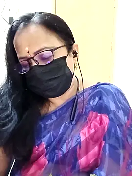 Snapshot of monisha_cam chatting on 04/09/26, 04:23 monisha cam online show from 04/09/26, 04:23