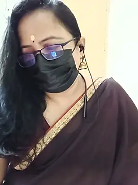 Snapshot of monisha_cam chatting on 05/14/26, 11:06 monisha cam online show from 05/14/26, 11:06