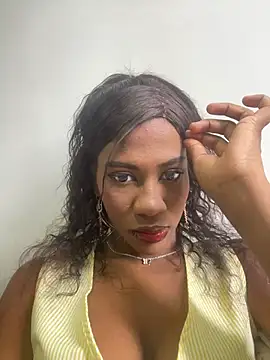 LucianaM 13 online show from 04/19/26, 03:22