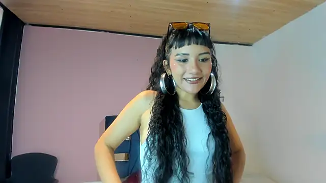 Hanna Clark   online show from 07/18/26, 04:44