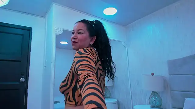 LizzFlores online show from 04/23/26, 07:49