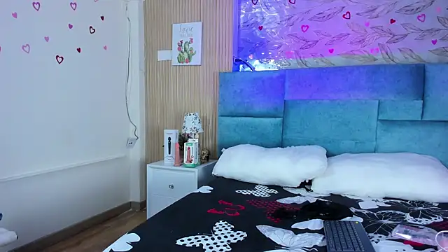 Delphine doll online show from 04/11/26, 11:58