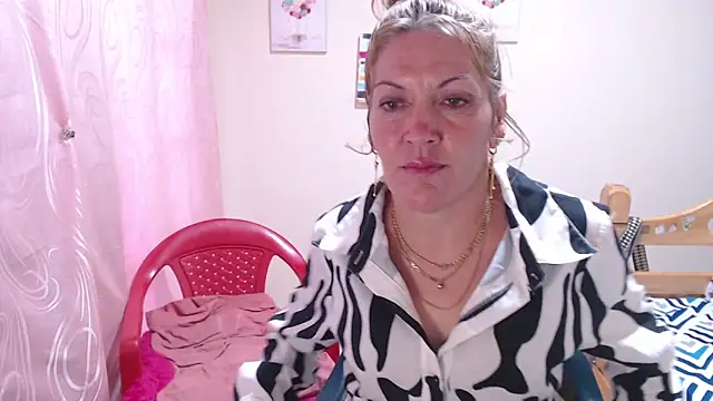 juliachannelhot online show from 05/08/26, 10:48