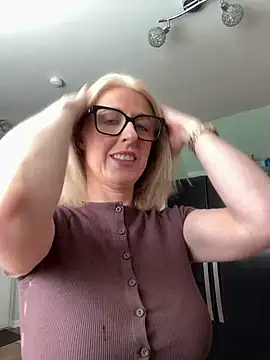 Laylaskyexx online show from 04/13/26, 09:48