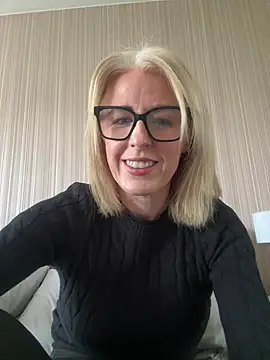 Laylaskyexx online show from 04/16/26, 09:43