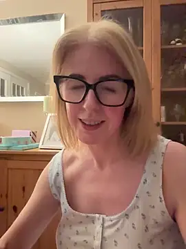 Laylaskyexx online show from 04/16/26, 09:39