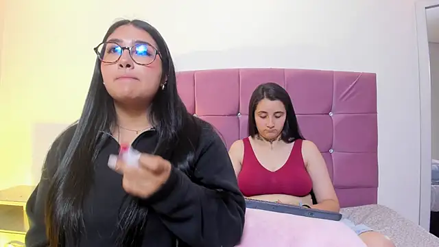 Elisa n Emma online show from 04/19/26, 10:01