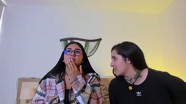 Elisa n Emma online show from 04/20/26, 07:26