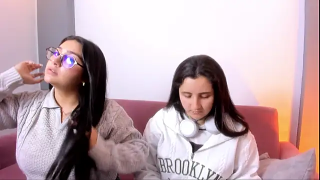 Elisa n Emma online show from 05/05/26, 09:23
