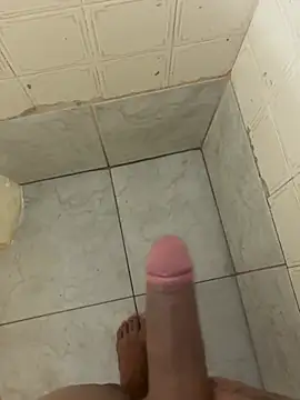 Snapshot of Gustavo12__ chatting on 04/05/26, 09:56 Gustavo12 online show from 04/05/26, 09:56