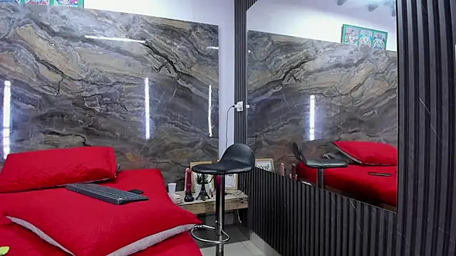 logan-wollf online show from 04/18/26, 07:58