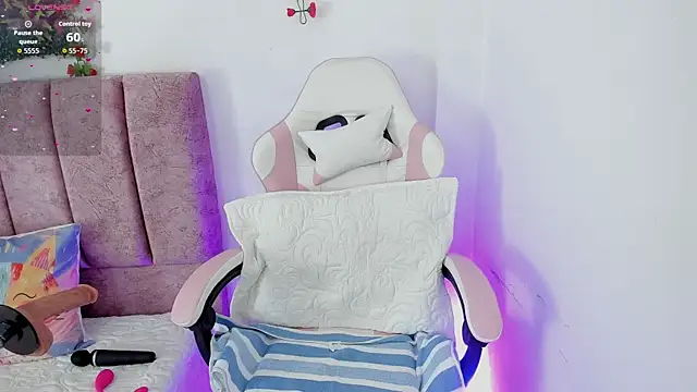 alisson boobs   online show from 06/07/26, 10:46