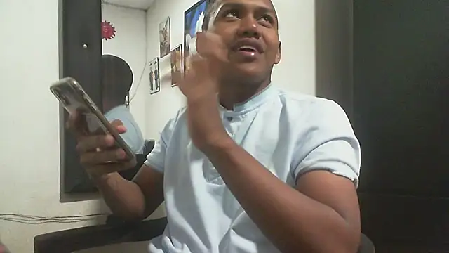 Snapshot of ChocolaticoBoy chatting on 04/04/26, 11:24 ChocolaticoBoy online show from 04/04/26, 11:24