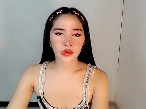 Snapshot of urasiankylie chatting on 04/29/26, 05:30 urasiankylie online show from 04/29/26, 05:30