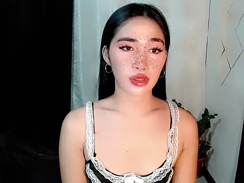Snapshot of urasiankylie chatting on 05/06/26, 03:17 urasiankylie online show from 05/06/26, 03:17