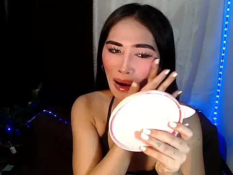 Snapshot of urasiankylie chatting on 06/09/26, 05:35 urasiankylie online show from 06/09/26, 05:35