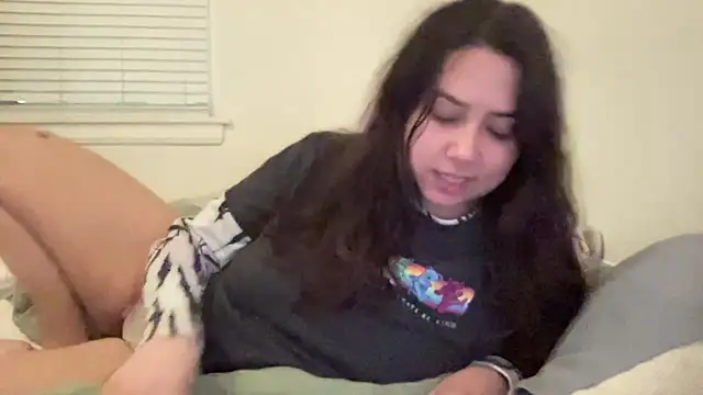 Snapshot of ariaxm00n chatting on 04/05/26, 07:05 ariaxm00n online show from 04/05/26, 07:05