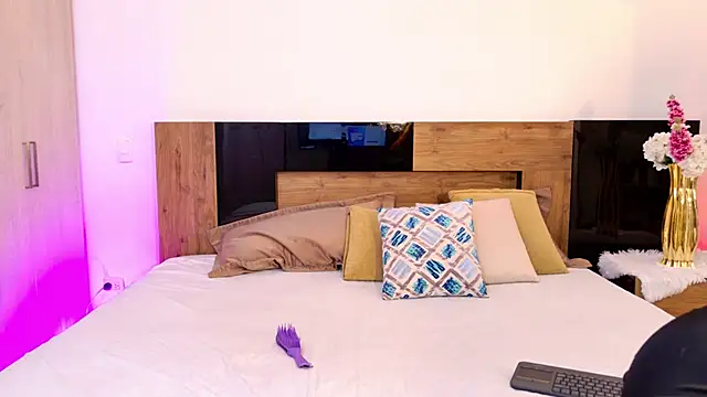 LaraBelmon online show from 04/15/26, 11:49