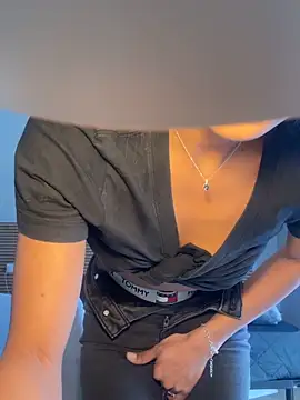 latinacaro- online show from 04/21/26, 10:32