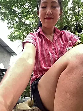 Snapshot of Huonglyna chatting on 05/21/26, 03:35 Huonglyna online show from 05/21/26, 03:35