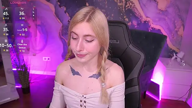 MelaniiePlay online show from 04/20/26, 01:14
