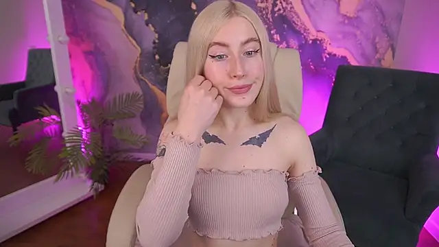 MelaniiePlay online show from 05/13/26, 01:08