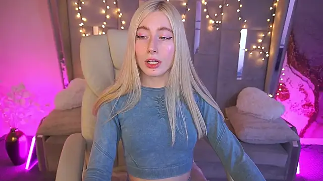 MelaniiePlay online show from 05/18/26, 01:39