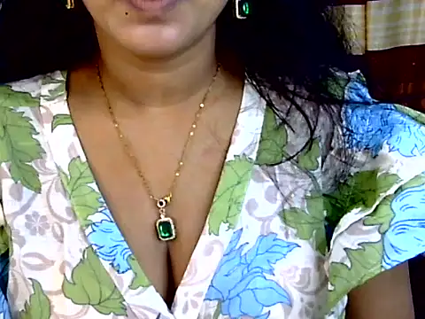 Snapshot of Noor_Zarin chatting on 04/13/26, 05:18 Noor Zarin online show from 04/13/26, 05:18