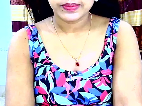 Snapshot of Noor_Zarin chatting on 04/16/26, 10:34 Noor Zarin online show from 04/16/26, 10:34