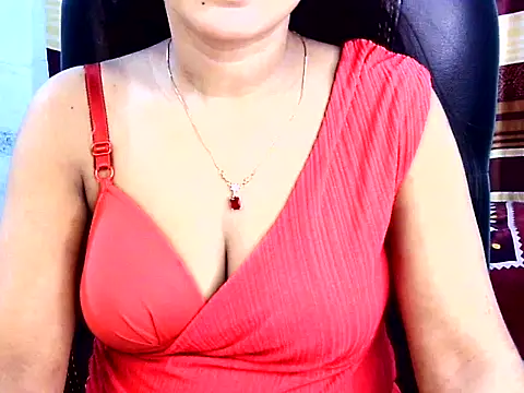 Snapshot of Noor_Zarin chatting on 04/21/26, 01:29 Noor Zarin online show from 04/21/26, 01:29