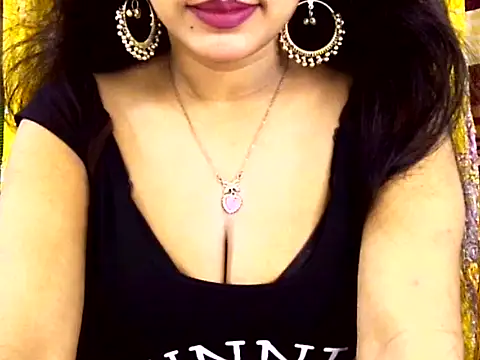 Snapshot of Noor_Zarin chatting on 04/25/26, 02:47 Noor Zarin online show from 04/25/26, 02:47