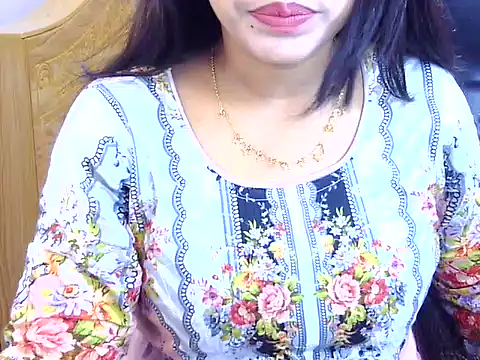Noor Zarin online show from 06/15/26, 11:51