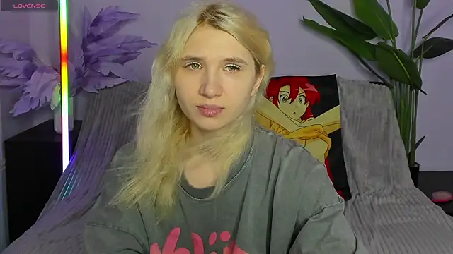 Snapshot of Kitty_Blondie chatting on 04/06/26, 02:20 Kitty Blondie online show from 04/06/26, 02:20