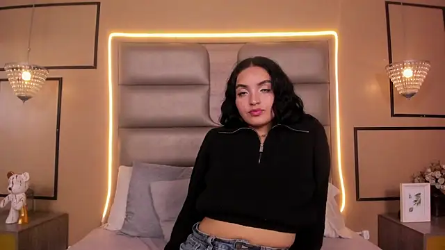 BIANCACOLLINNS online show from 04/07/26, 08:09