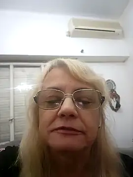 Snapshot of MatureElegantWidow chatting on 05/06/26, 01:14 MatureElegantWidow online show from 05/06/26, 01:14